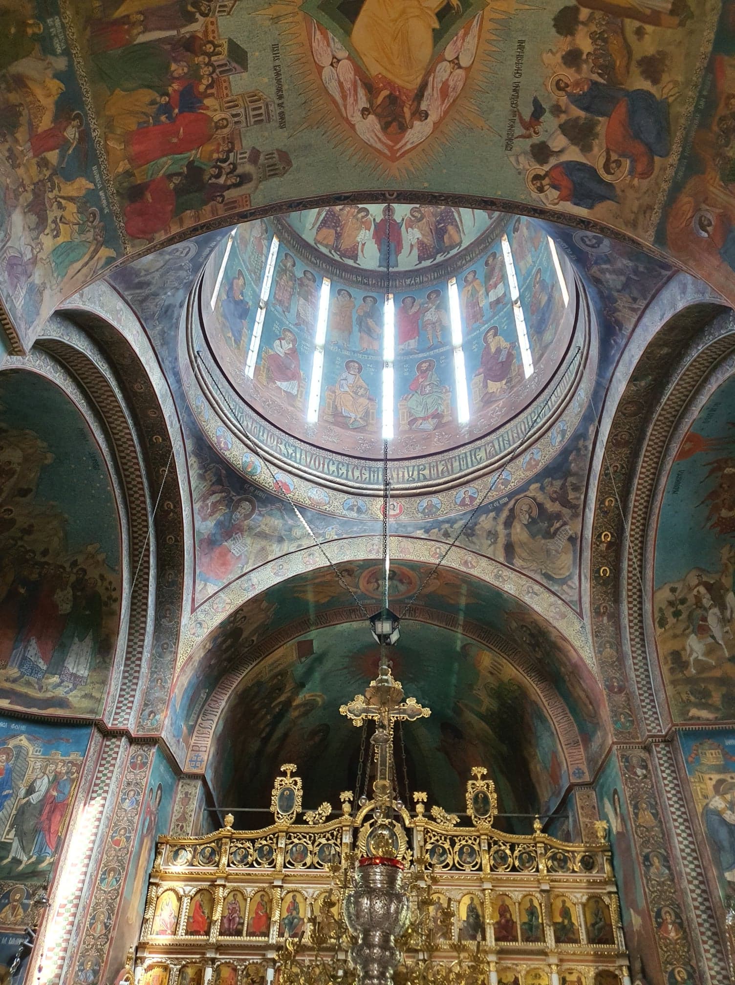 View of the arches holding the tower of the nave