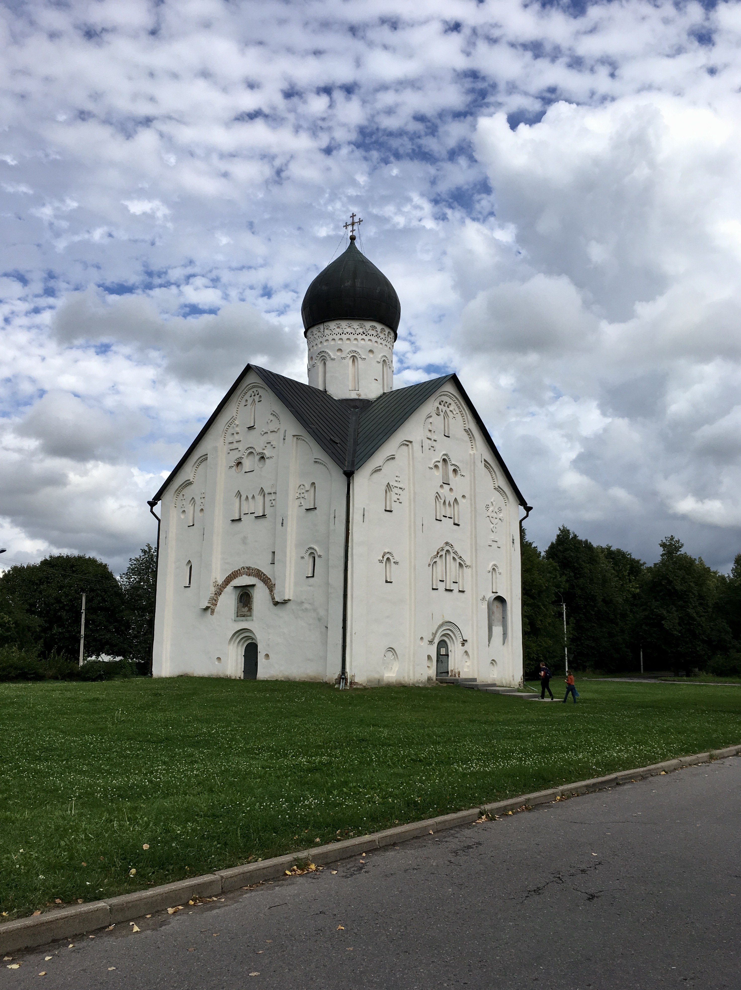 Church of the Transfiguration of Our Savior on Ilyina Street, 1374, view from southwest, Veliky Novgorod (source: O. Yunak)
