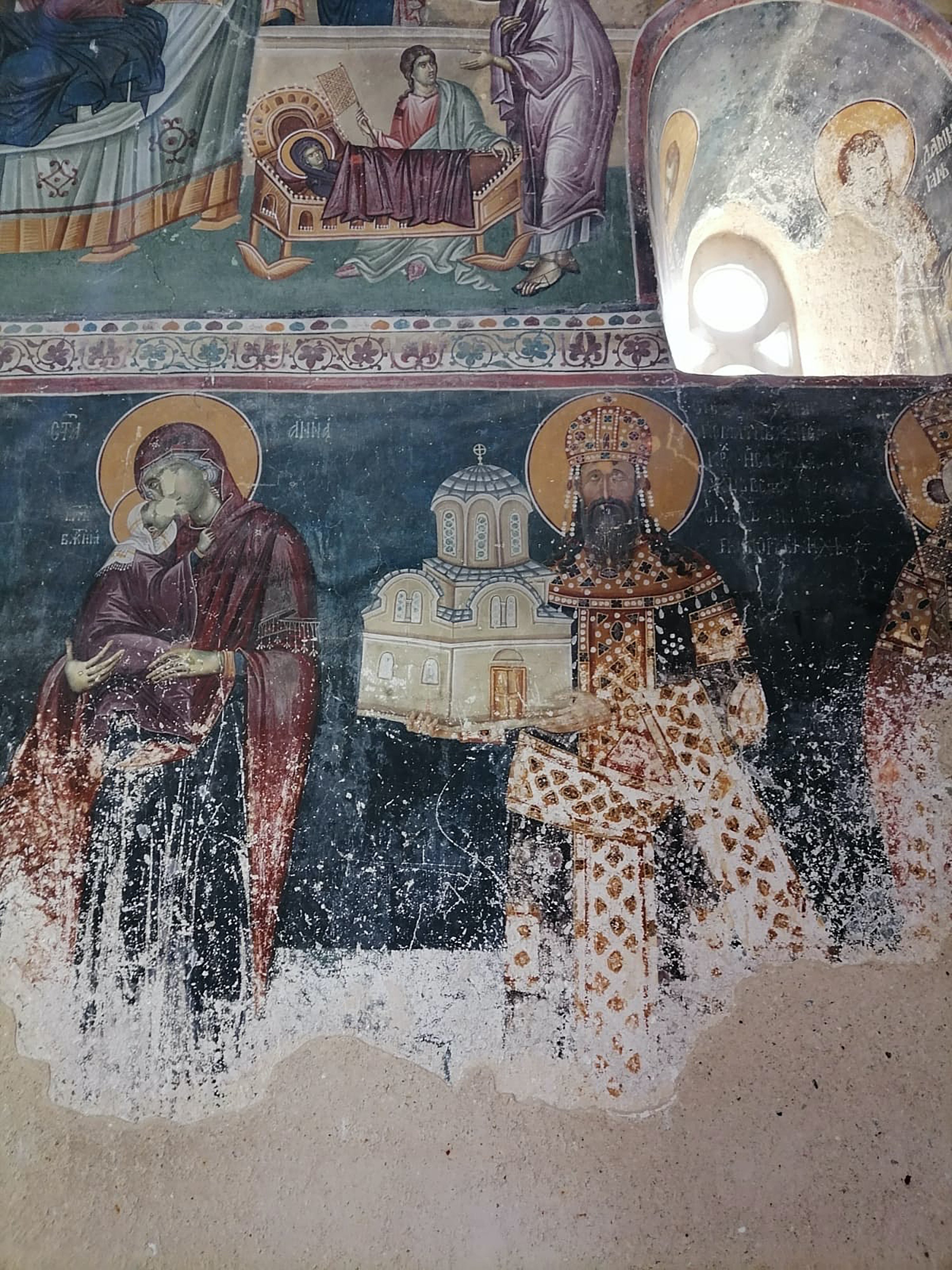 Detail of the founders composition showing King Milutin and the model of church, ca. 1318–19, south wall, King’s Church, Studenica Monastery (source: N. Bogojević)